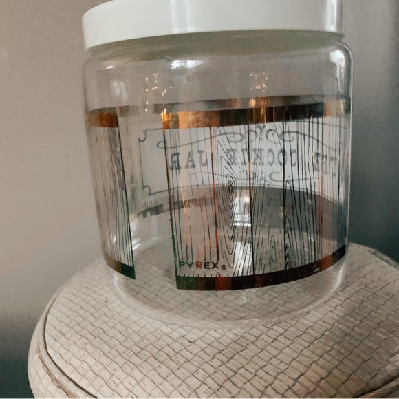 Vintage Pyrex “The Cookie Jar” glass canister with cream plastic lid. - Picture 5 of 10
